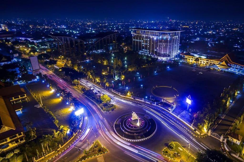 Monoloog Hotel Pekanbaru Extérieur photo