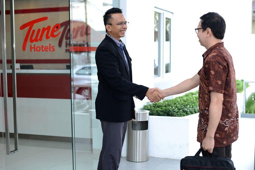Monoloog Hotel Pekanbaru Extérieur photo