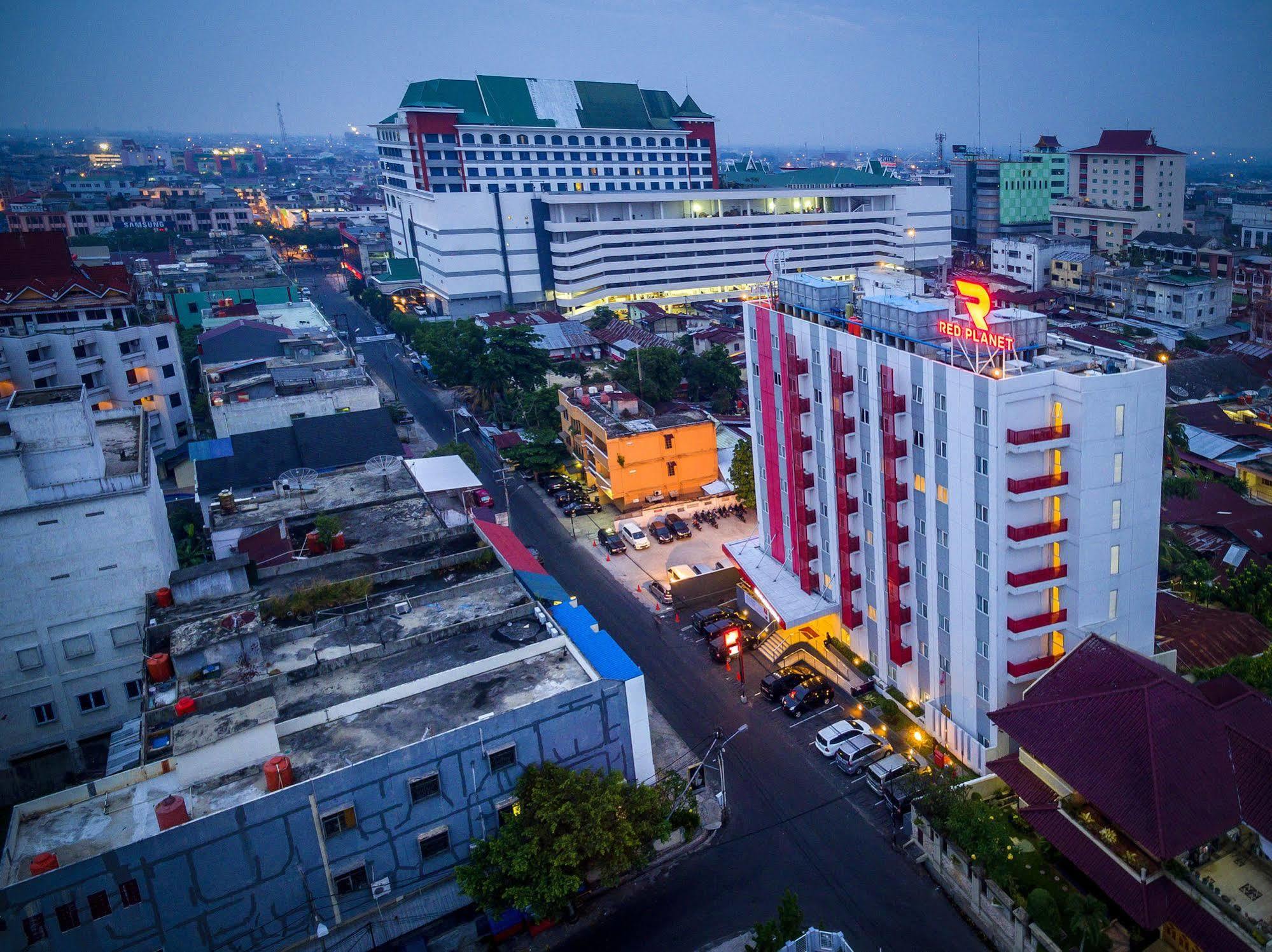Monoloog Hotel Pekanbaru Extérieur photo
