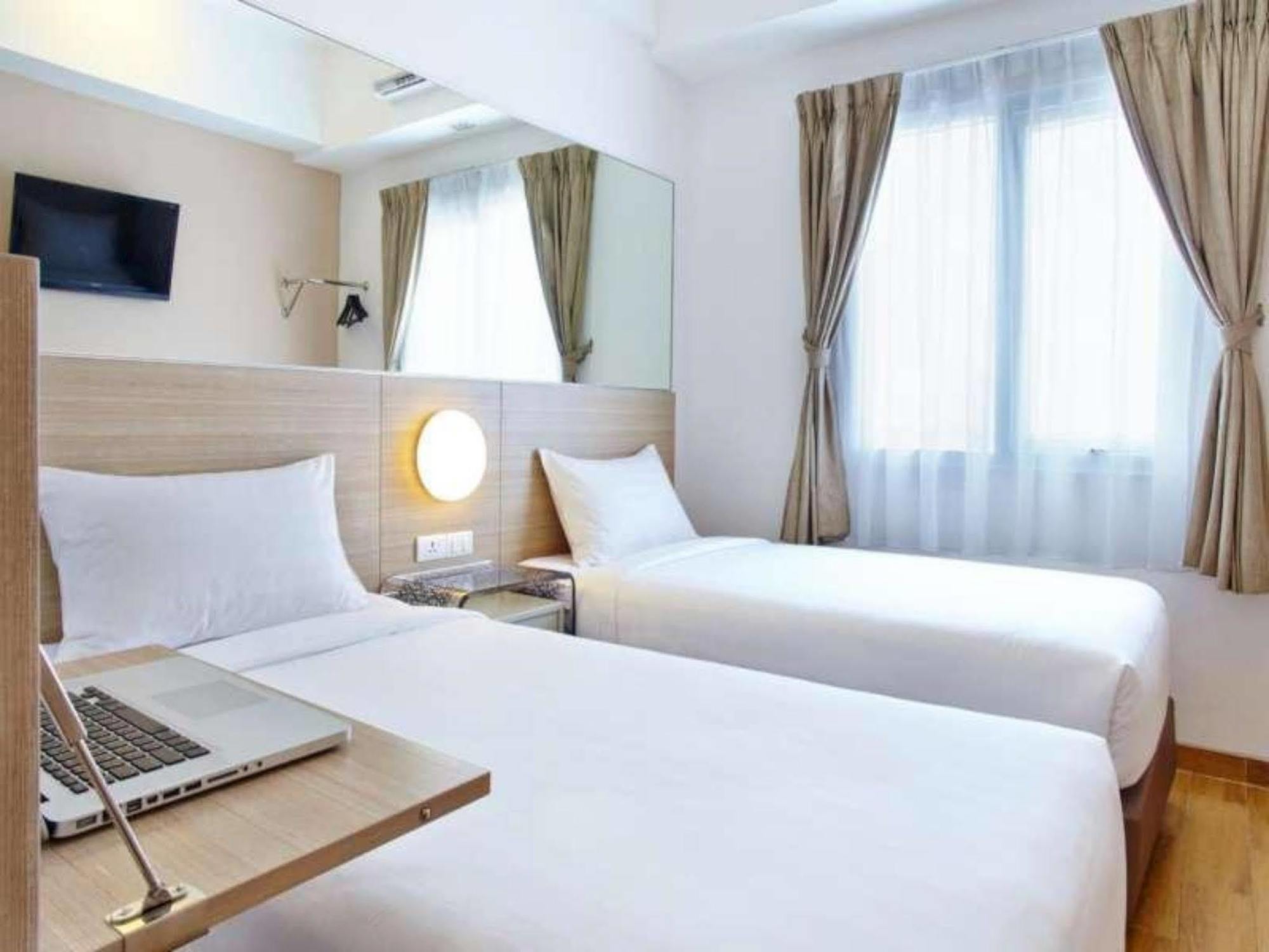Monoloog Hotel Pekanbaru Extérieur photo