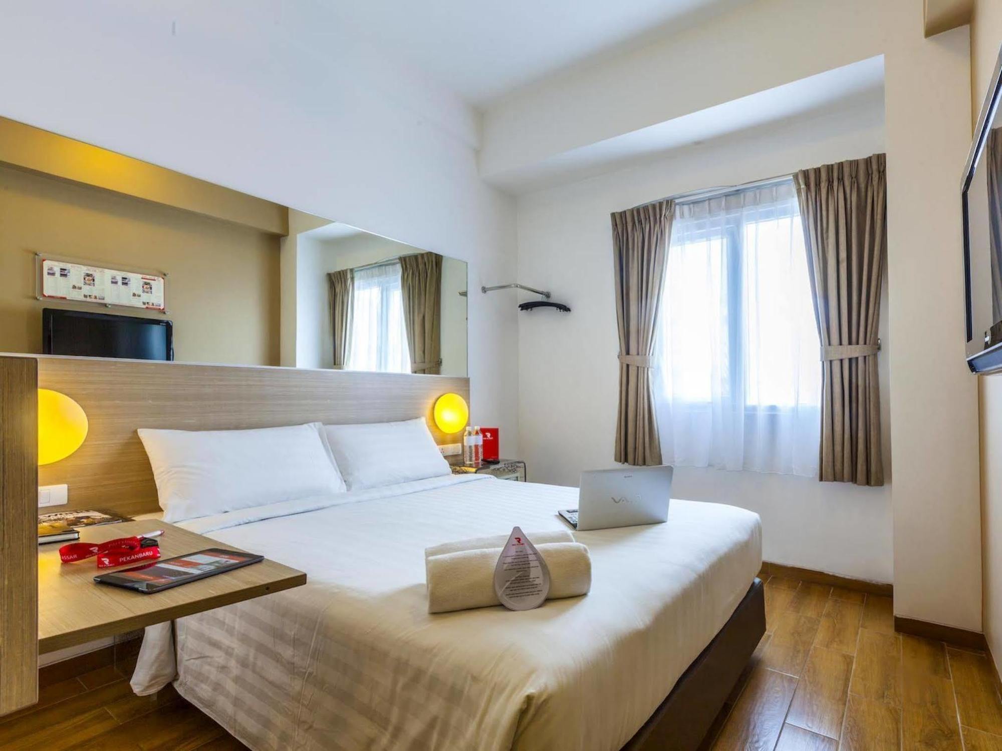 Monoloog Hotel Pekanbaru Extérieur photo